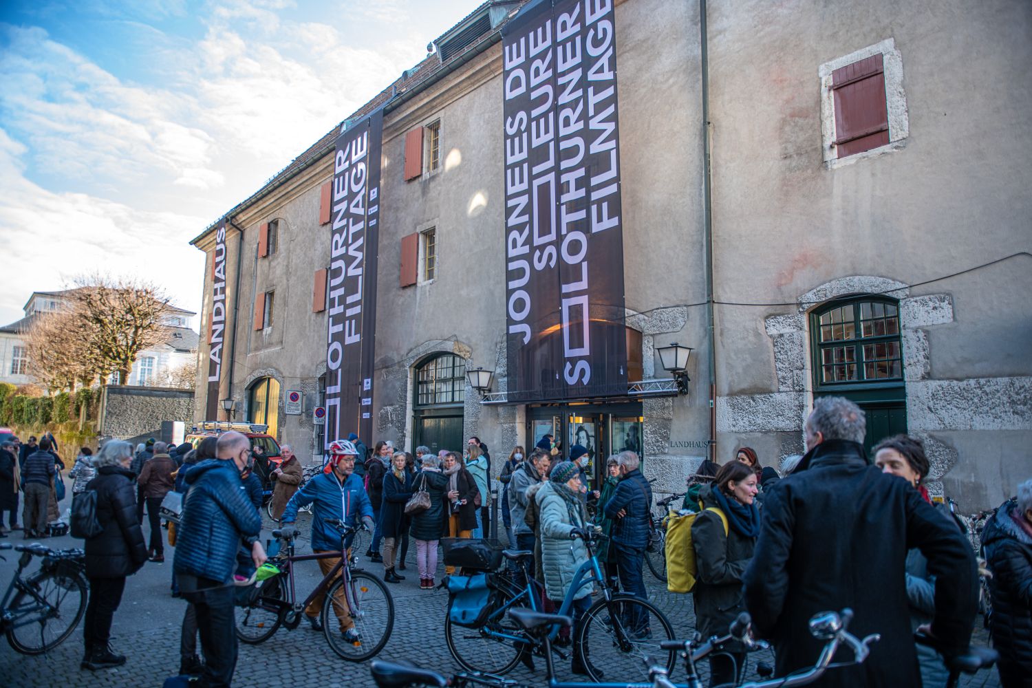 Publikum vor dem Landhaus (© module+  Solothurner Filmtage)